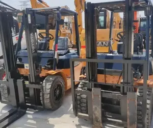 تأجير رافعة شوكية 3.5 طن بمقاس 3.5 طن
